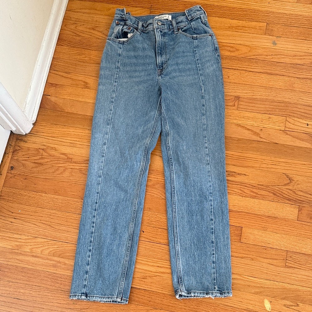 ABERCROMBIE & FITCH, The 90’s Straight  Ultra High Rise Jeans